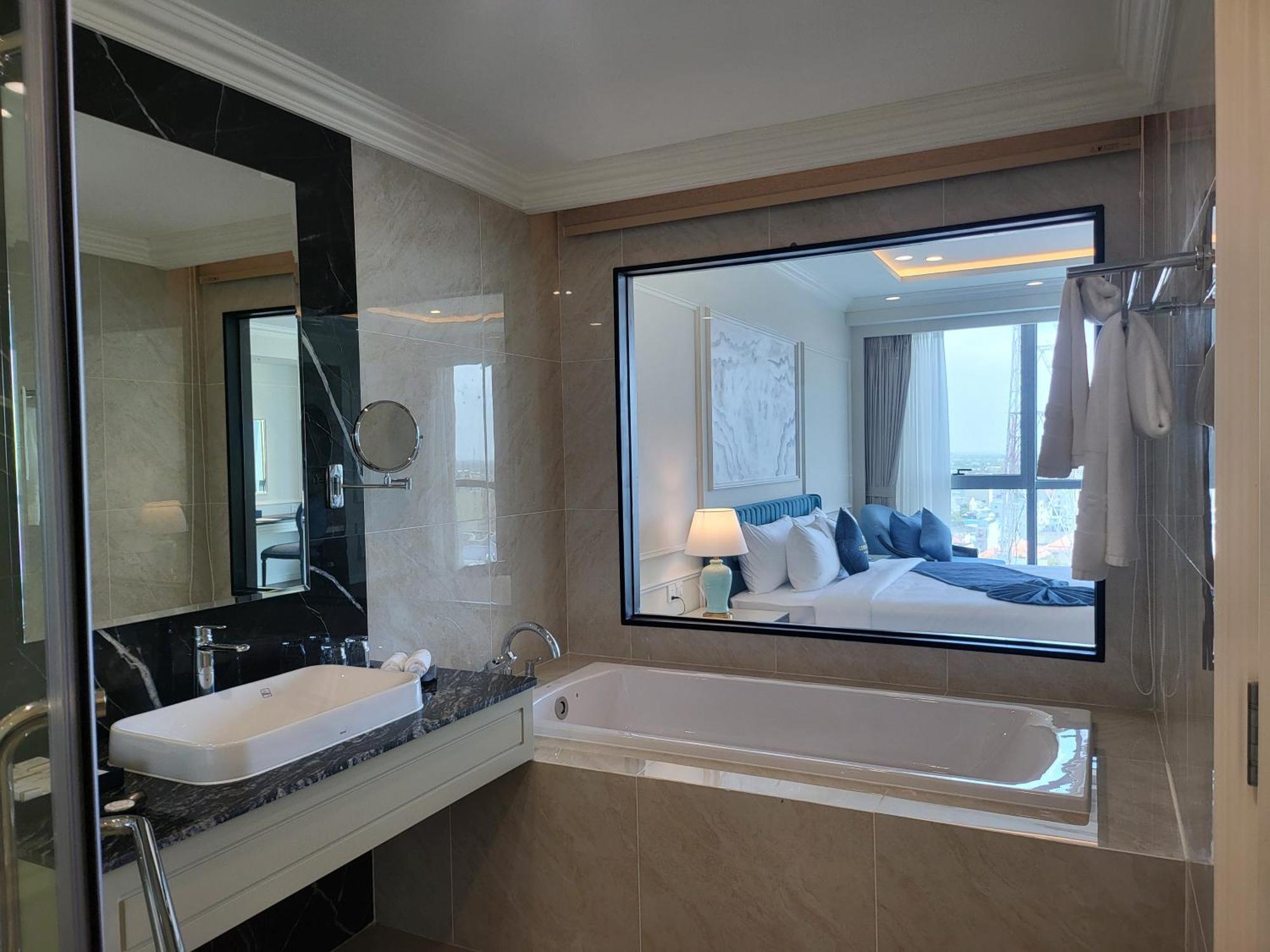 Cosmo Stars Hotel Bac Lieu Dış mekan fotoğraf